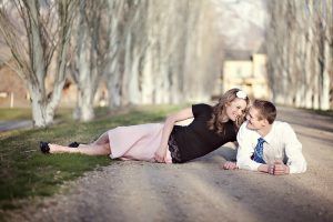 cute-poses-for-engagement-photos1-couple 3
